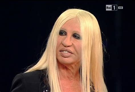 L'exstension di Donatella Versace (Virginia Raffaele) 